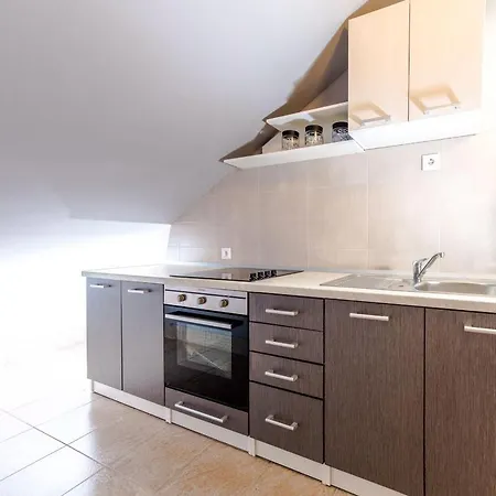 Klarina Apartment *